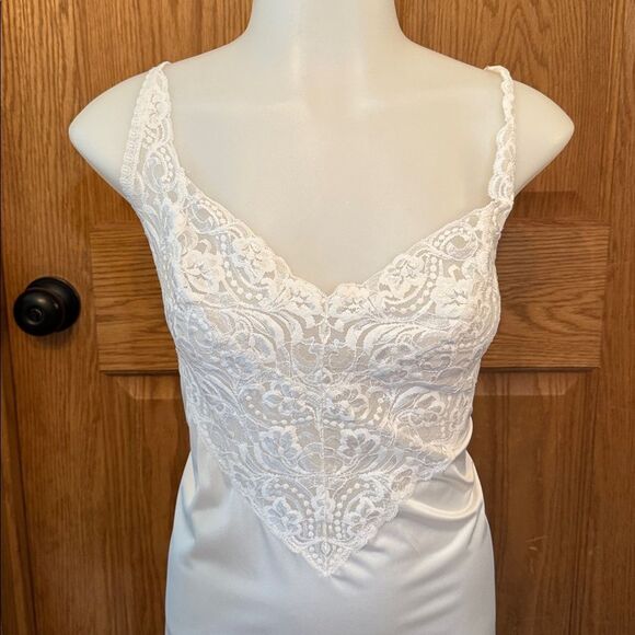 VANITY FAIR Vintage White Lace Chemise Slip Dress - Picture 3 of 13
